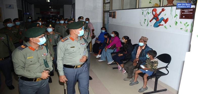 सशस्त्र प्रहरी महानिरीक्षक अर्यालद्धारा एपीएफ अस्पताल निरीक्षण