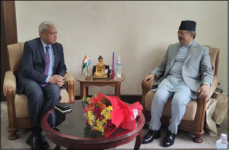 गृहमन्त्री खाण र भारतीय राजदूत श्रीवास्तवबीच भेटवार्ता