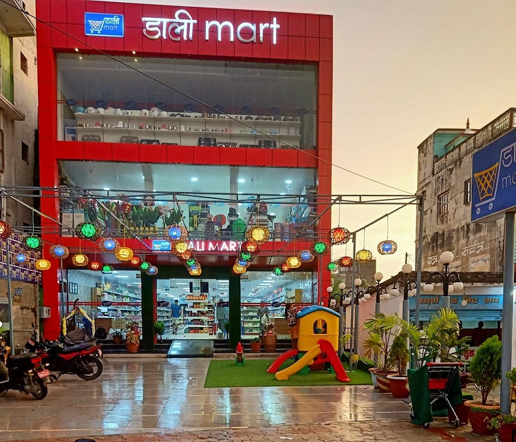 डालिमार्टबाट म्याद गुज्रिएको र किरा परेको खाद्यान्‍न बरामद