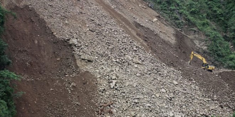 सुर्खेतमा सुख्खा पहिरोमा पुरिएर एक महिलाको मृत्यु