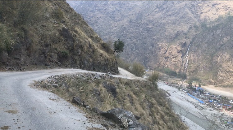 बेंसीसहर–चामे सडक एक साता बन्द हुने