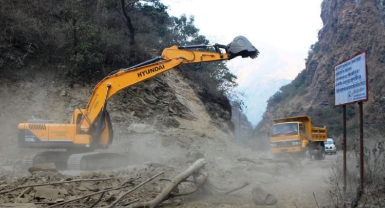 पहिरो खसेपछि मालढुङ्गा–बेनी सडक अवरुद्ध