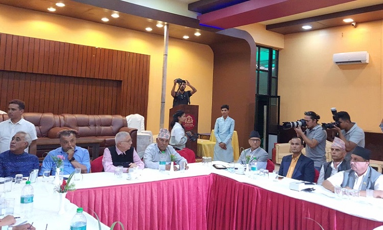 शेखर समूहकाे बैठक बस्दै