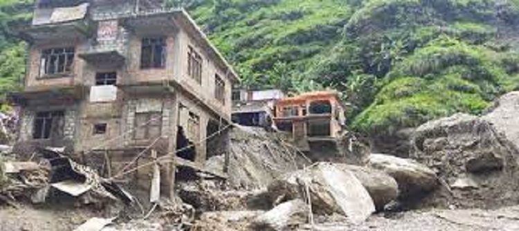 कालिकोटमा पाँच तले घर भत्किँदा ६ जना घाइते