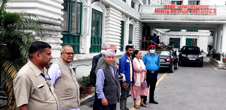संसदीय विशेष समितिले अर्थ मन्त्रालयमै पुगेर गर्यो ‘सिसिटिभी एंगल’ निरीक्षण