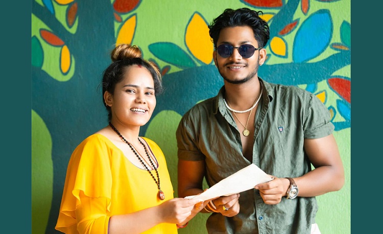 ‘गुलाबी’ मा  नाजिर अनुबन्धित