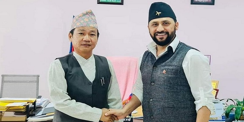 रविले भेटे धराने मेयर हर्क साम्पाङलाइ