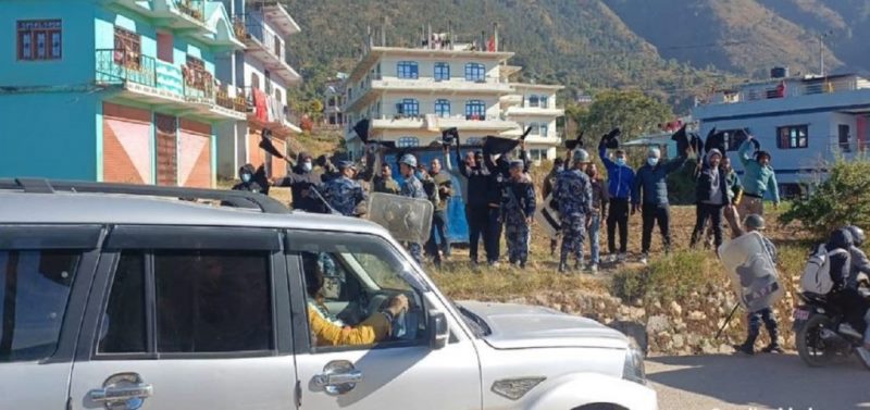 जनार्दनलाई प्रचण्डका कार्यकर्ताको कालोझण्डा