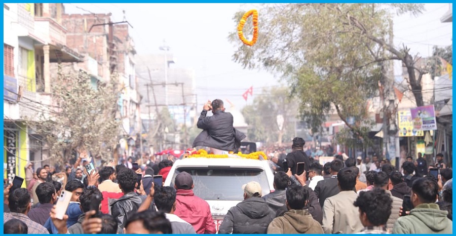 जब बालेनले गजेन्द्रनारायणको शालिकतर्फ माला मिल्काए ...